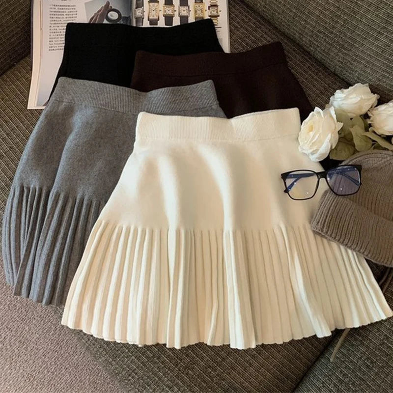 New Spring and Autumn 2025 Stretch High-waisted Pleated Skirt for Women, Short Outerwear Knitted Base Layer Skirt